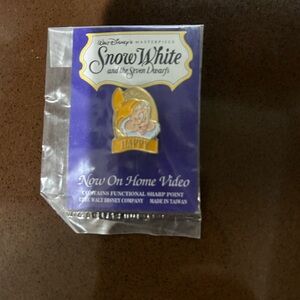 Vintage 1994  Snow White and the seven dwarfs - Happy Pin
